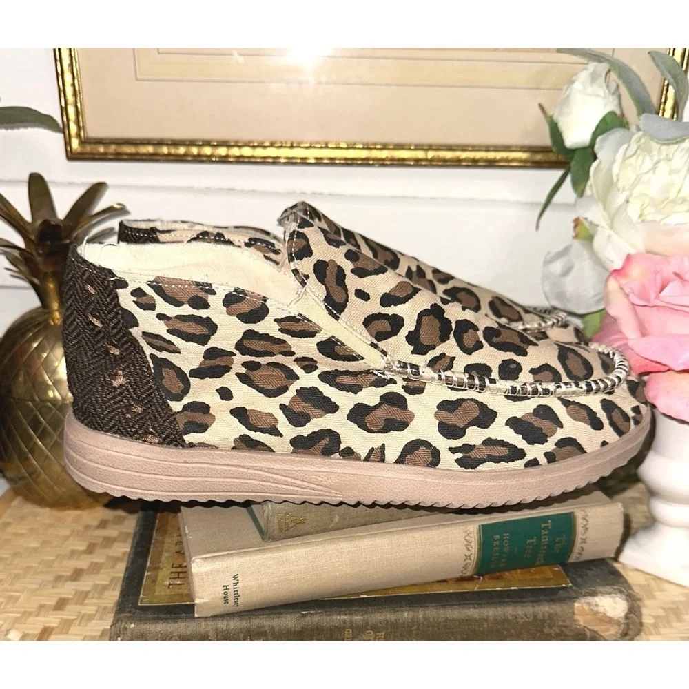 Outwoods Brown Leopard Walk Sneakers size 8.5 NWOT